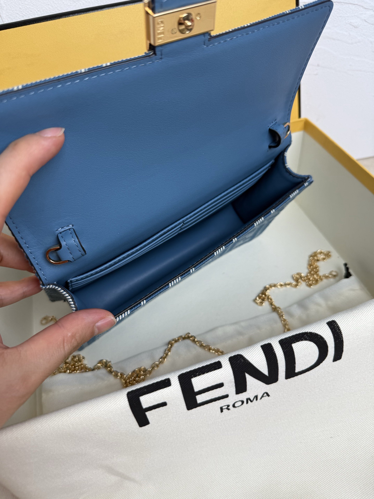 Fendi Shoulder Bags Size 21*11*5cm
