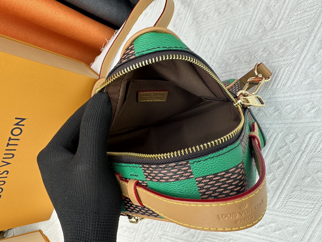 Louis Vuitton N40563 Shoulder Bags Size 20cm