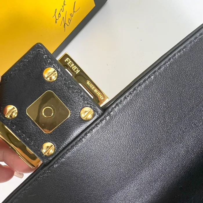 Fendi Baguette Women Shoulder Bags 27*6*15cm