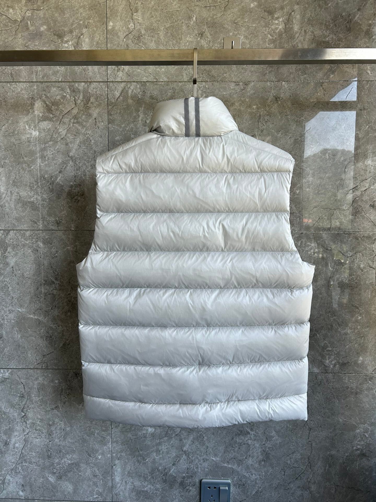 Canada Goose E2229 Crofton Vest-WD Men Winter Vest Size S-XXL