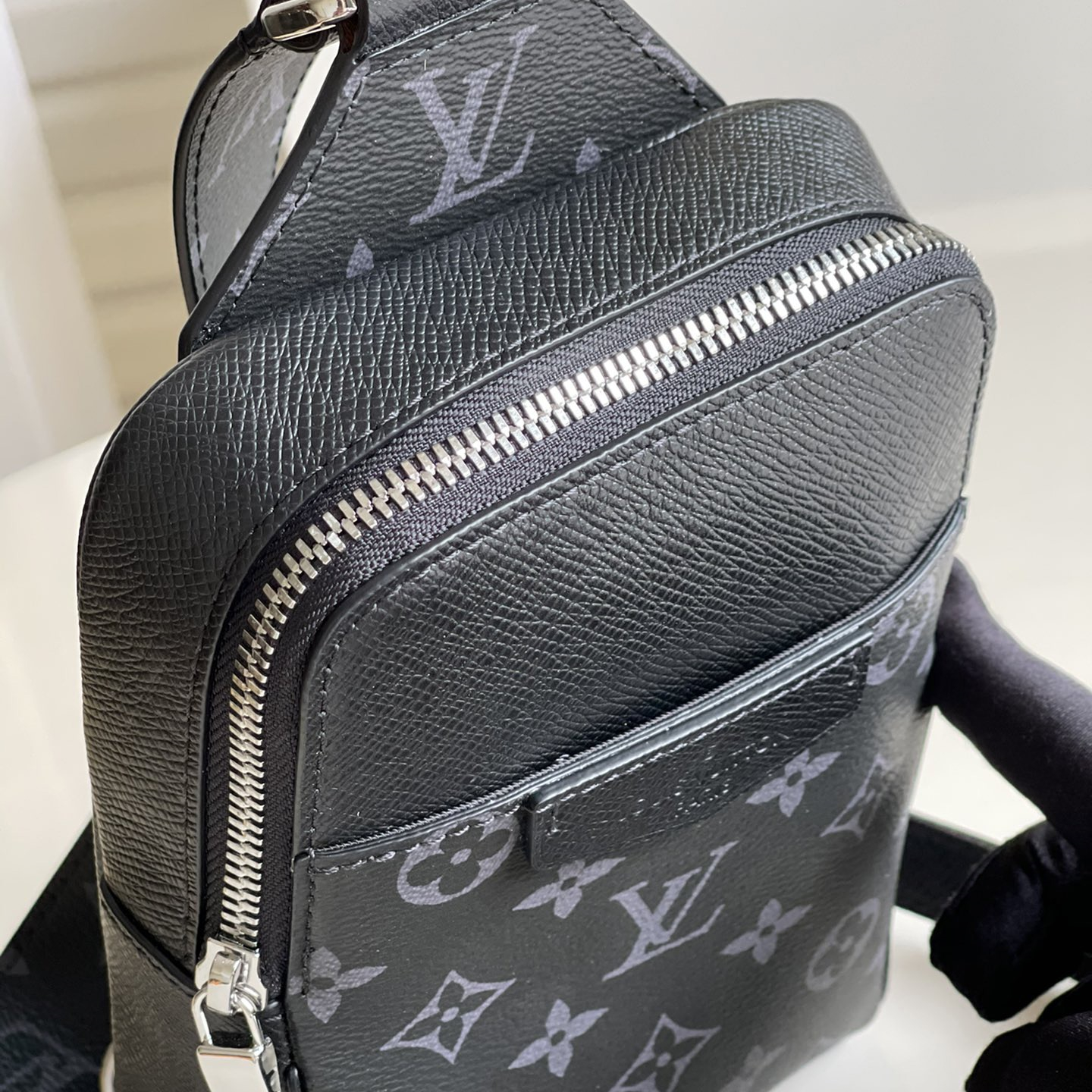 Louis Vuitton M30741 Outdoor Slingbag Men Bags Size 21*13*5cm