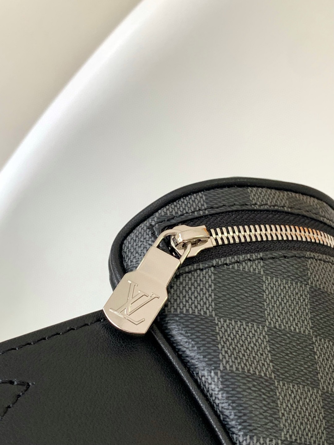 Louis Vuitton N40298 Discovery Graphite Men Bags Size 26*13*7cm