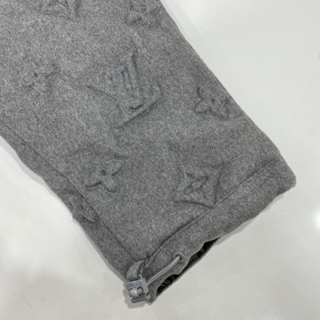 Louis Vuitton Unisex Down Jacket Size 42-48