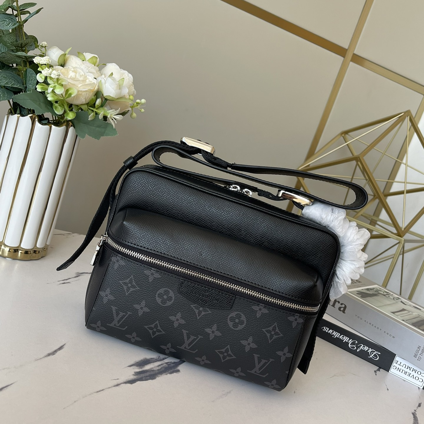 Louis Vuitton M30233 Outdoor Messenger Men Bags Size 29.5*20*10.5cm