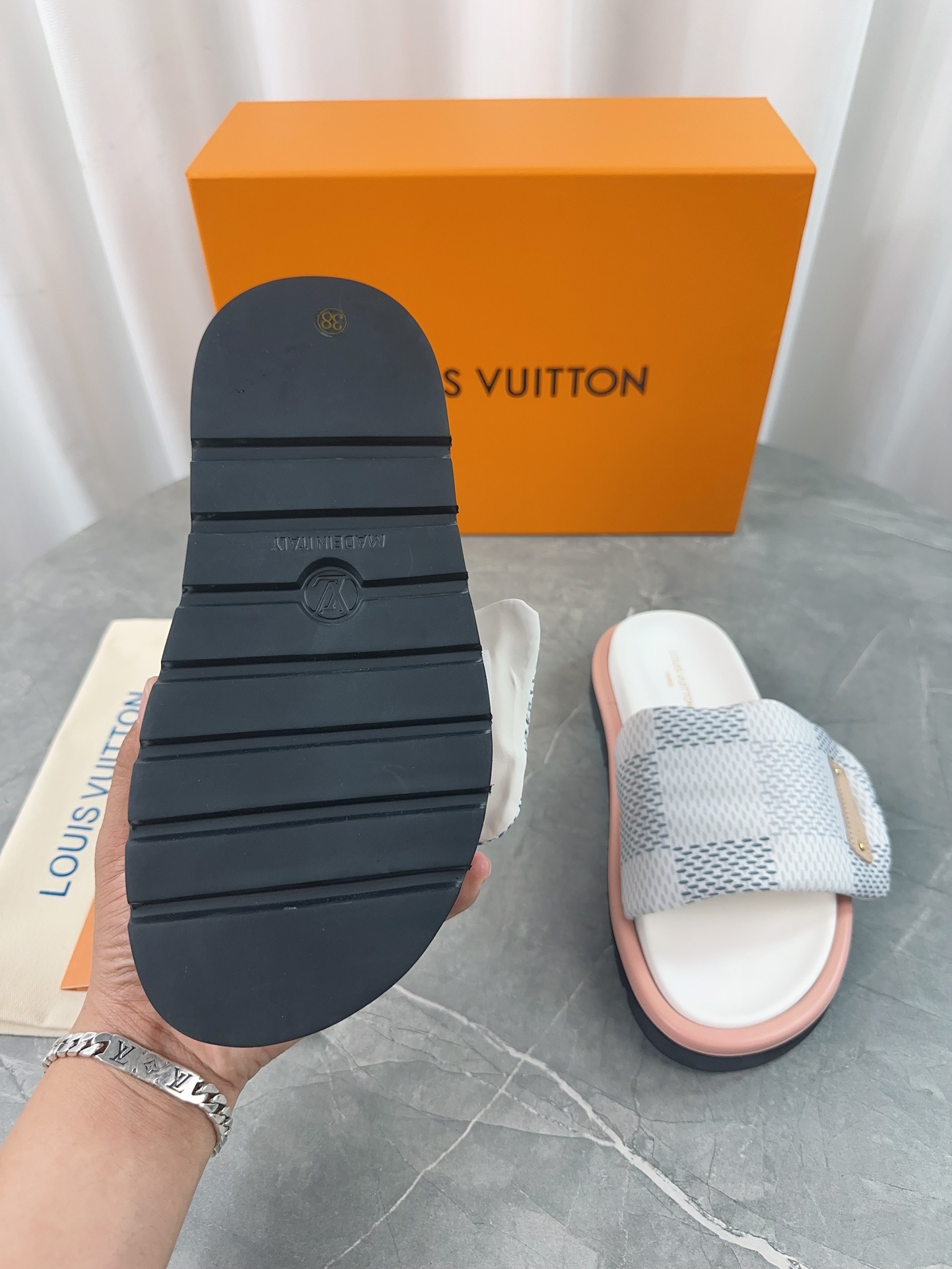 Louis Vuitton 2024ss Pool Pillow Comfort Slippers Size 36-45