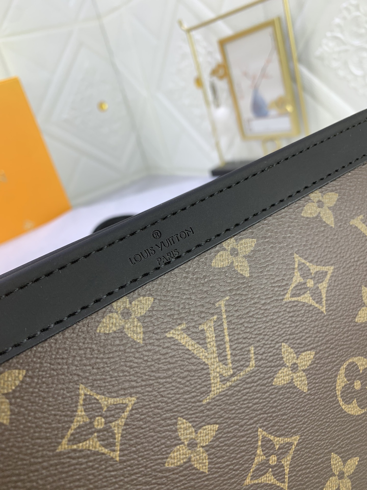 Louis Vuitton M81124 Alpha Wearable Shoulder Bags Size 18*11*6cm