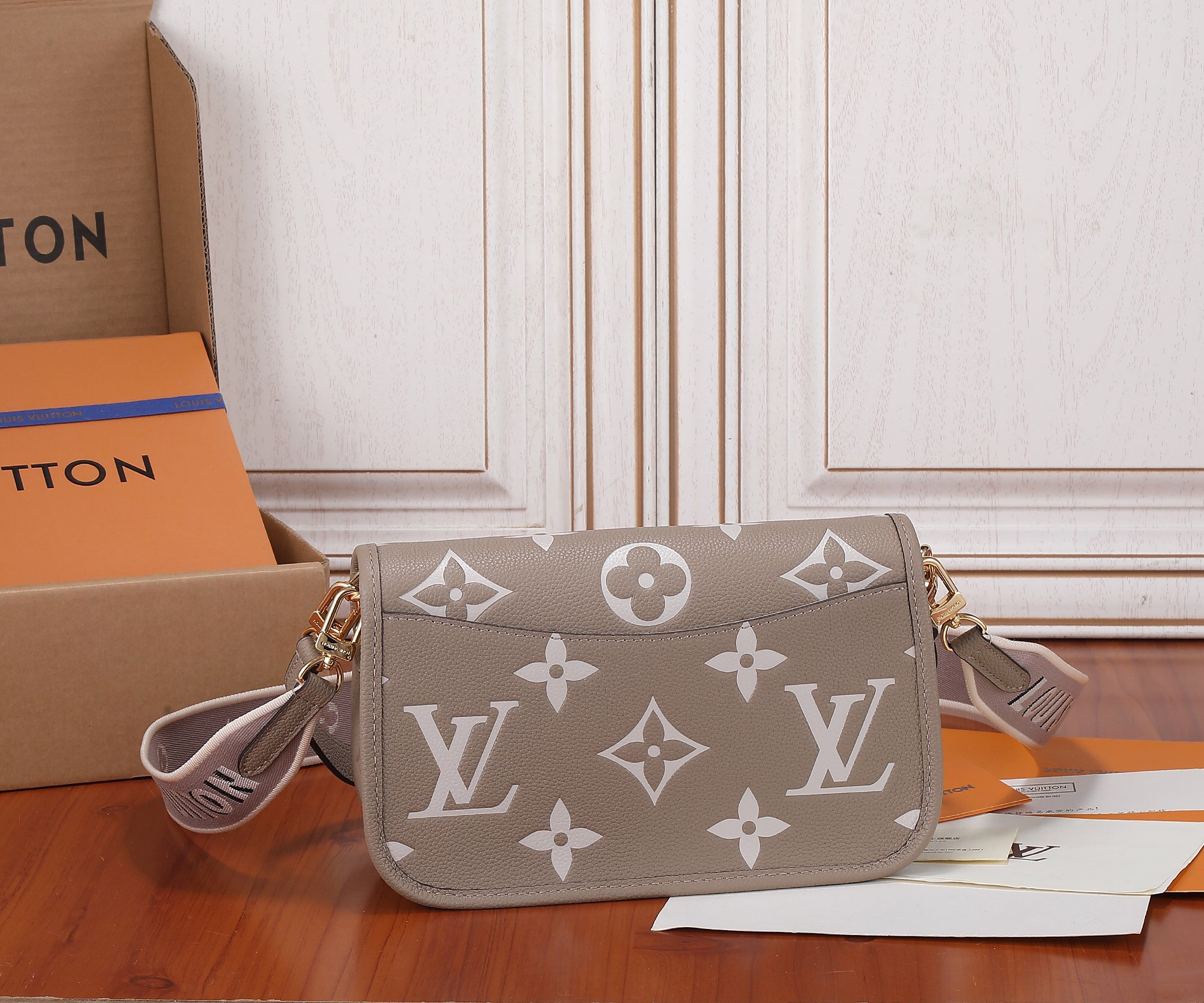 Louis Vuitton M46583 Diane Women Bags Size 23*16*8.5cm