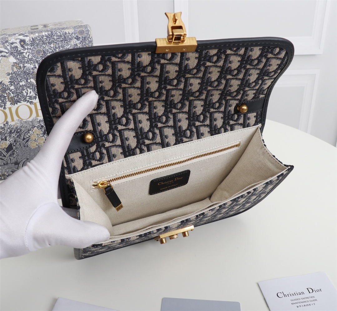 Dior Women Shoulder Bags 24cm