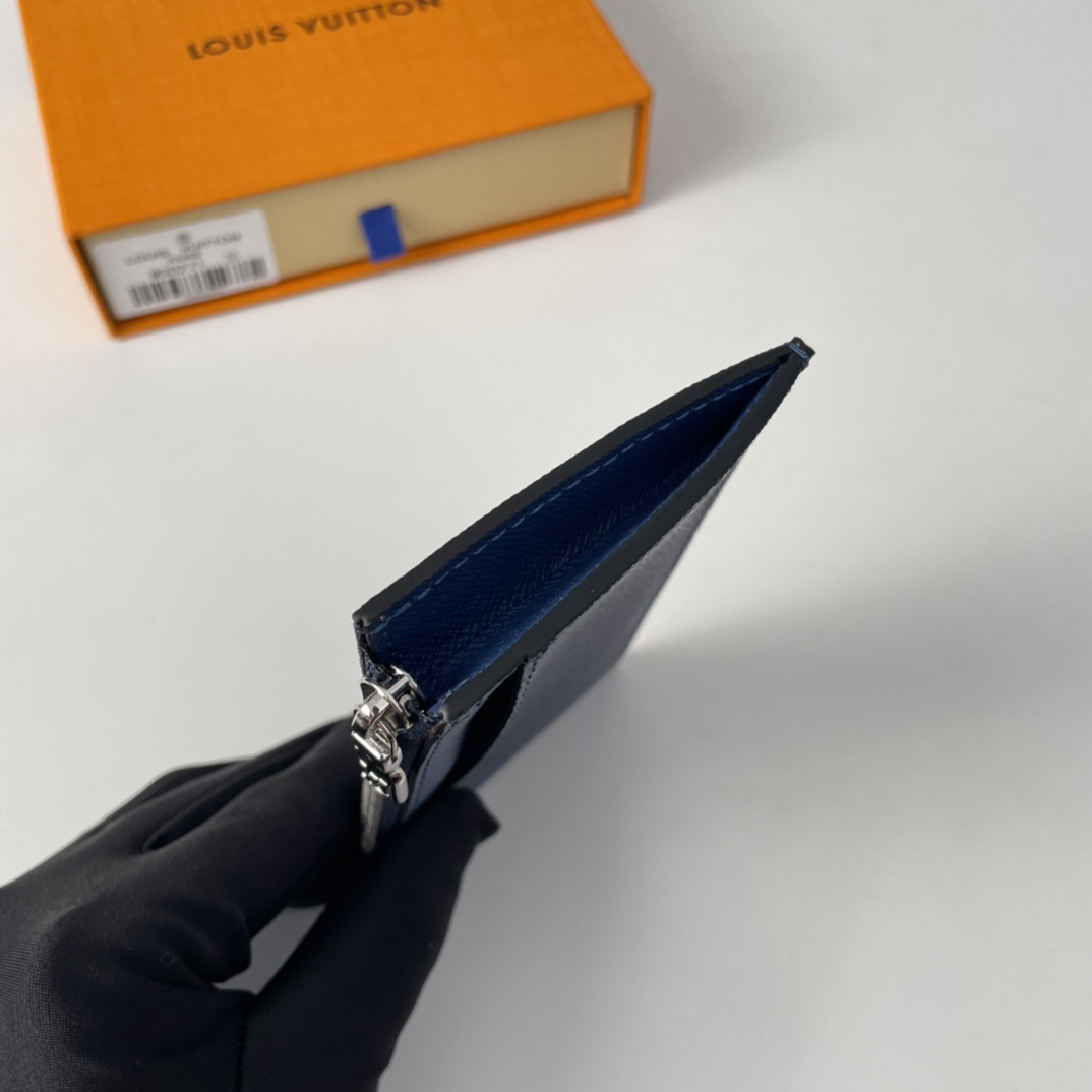 Louis Vuitton M64038 Card Holder Size 14*8cm