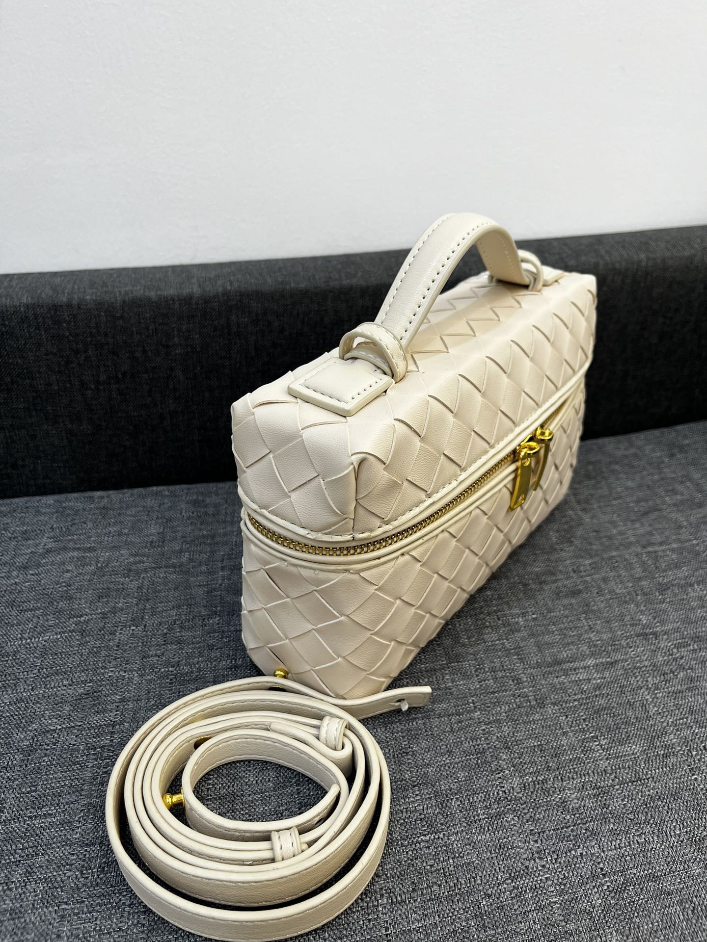 Bottega Veneta Vanity Case Shoulder Bags 24*13*6cm