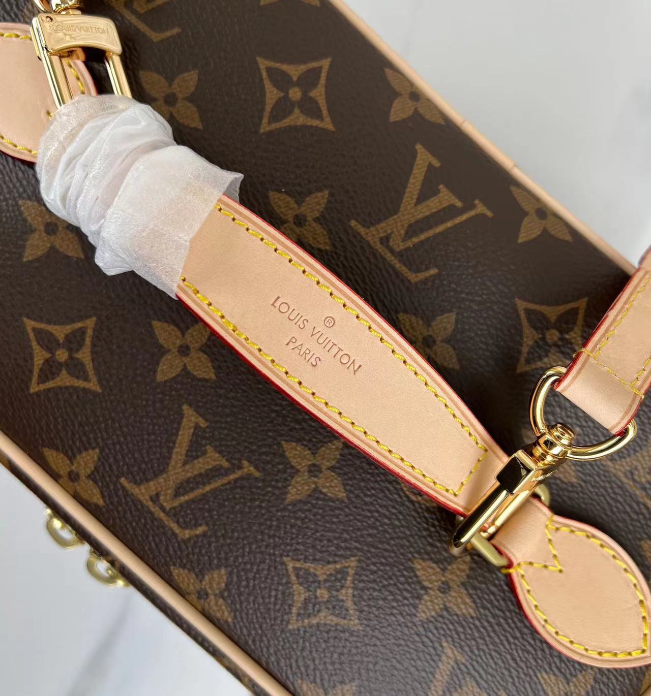 Louis Vuitton M42265 Women Shoulder Bags 24*18*14.5cm