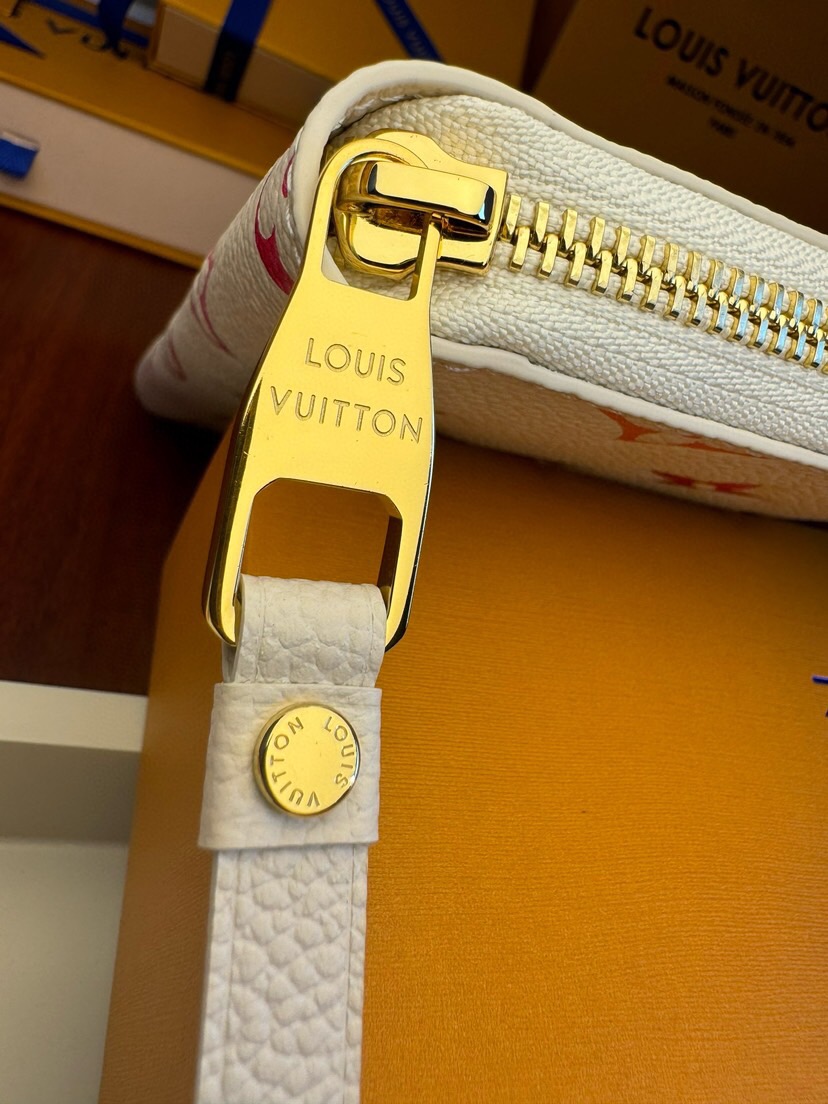 Louis Vuitton Monogram Sunrise Size 19.5*10.5*2.5cm