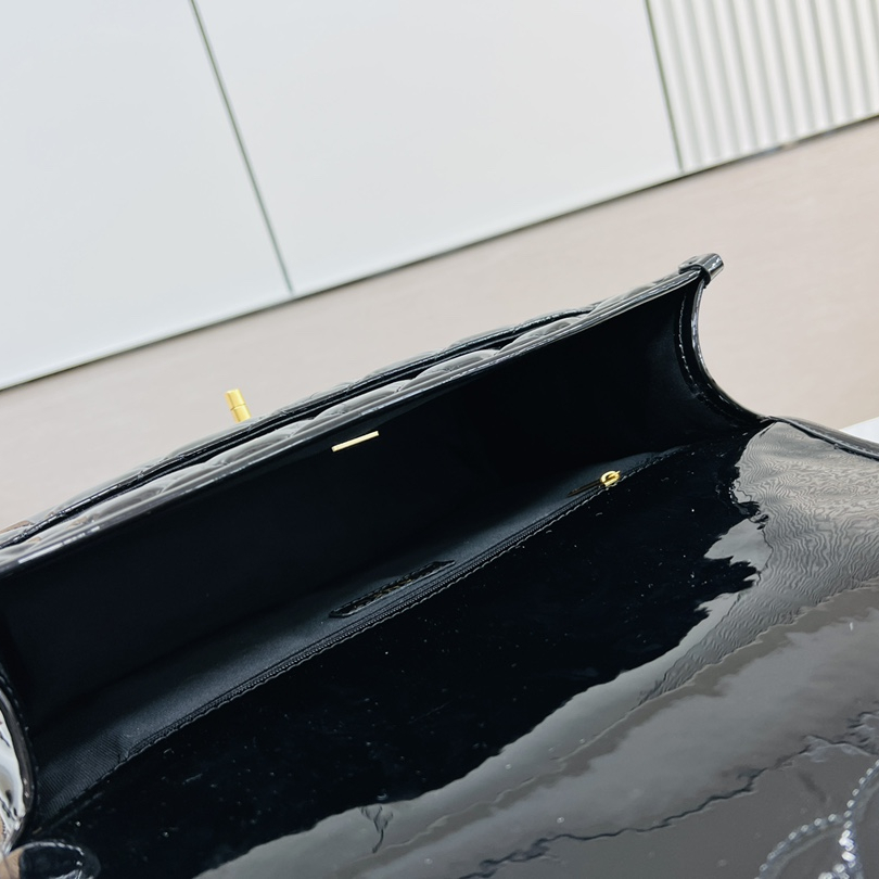 Chanel Women Backpack Bags Size 31.5*31*9cm