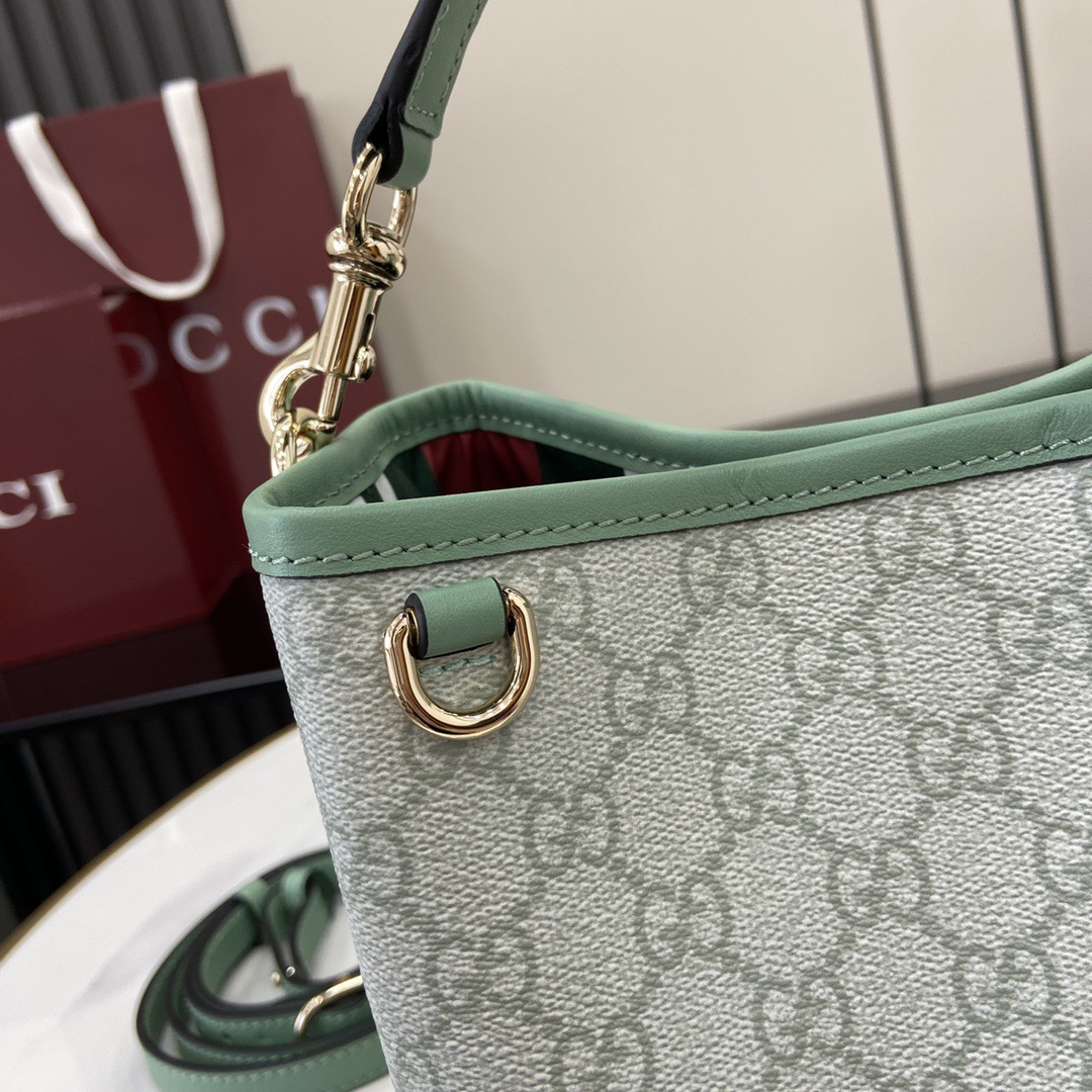 Gucci GG Emblem Women Shoulder Bags Size 20*18*11cm