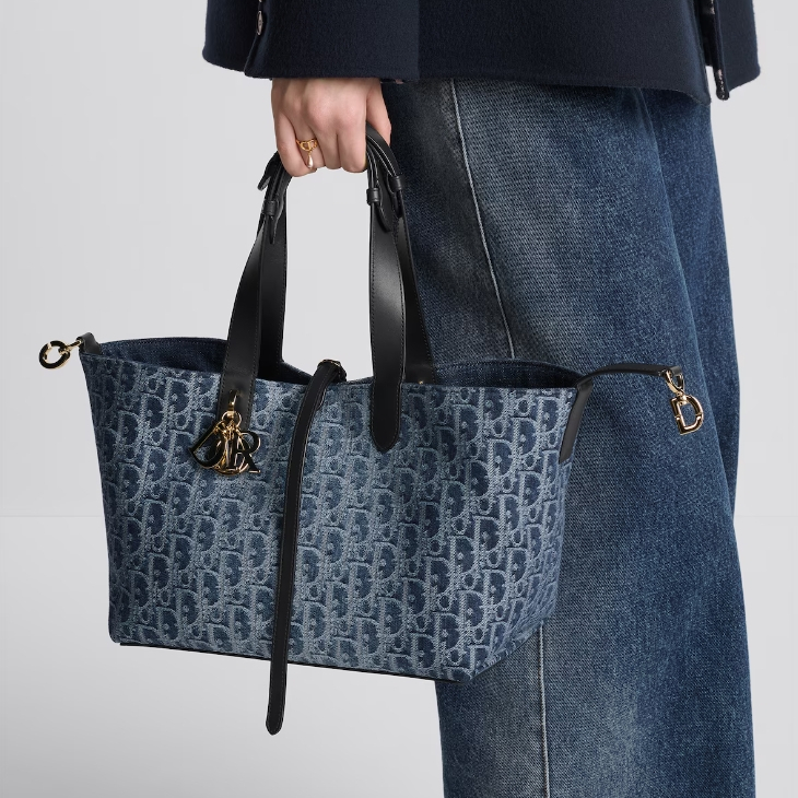 Dior Toujours Handbags Size 28.5*19*21