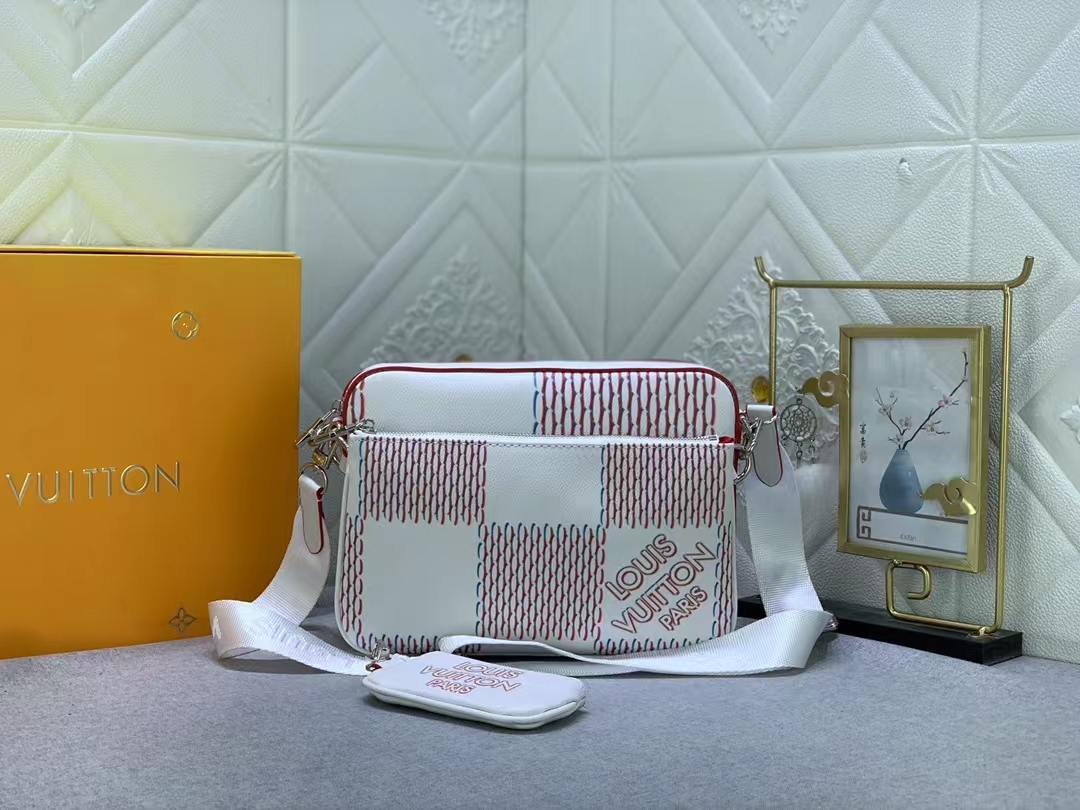 Louis Vuitton Monogram Eclipse Reverse Shoulder Bags Size 25*18.5*7cm