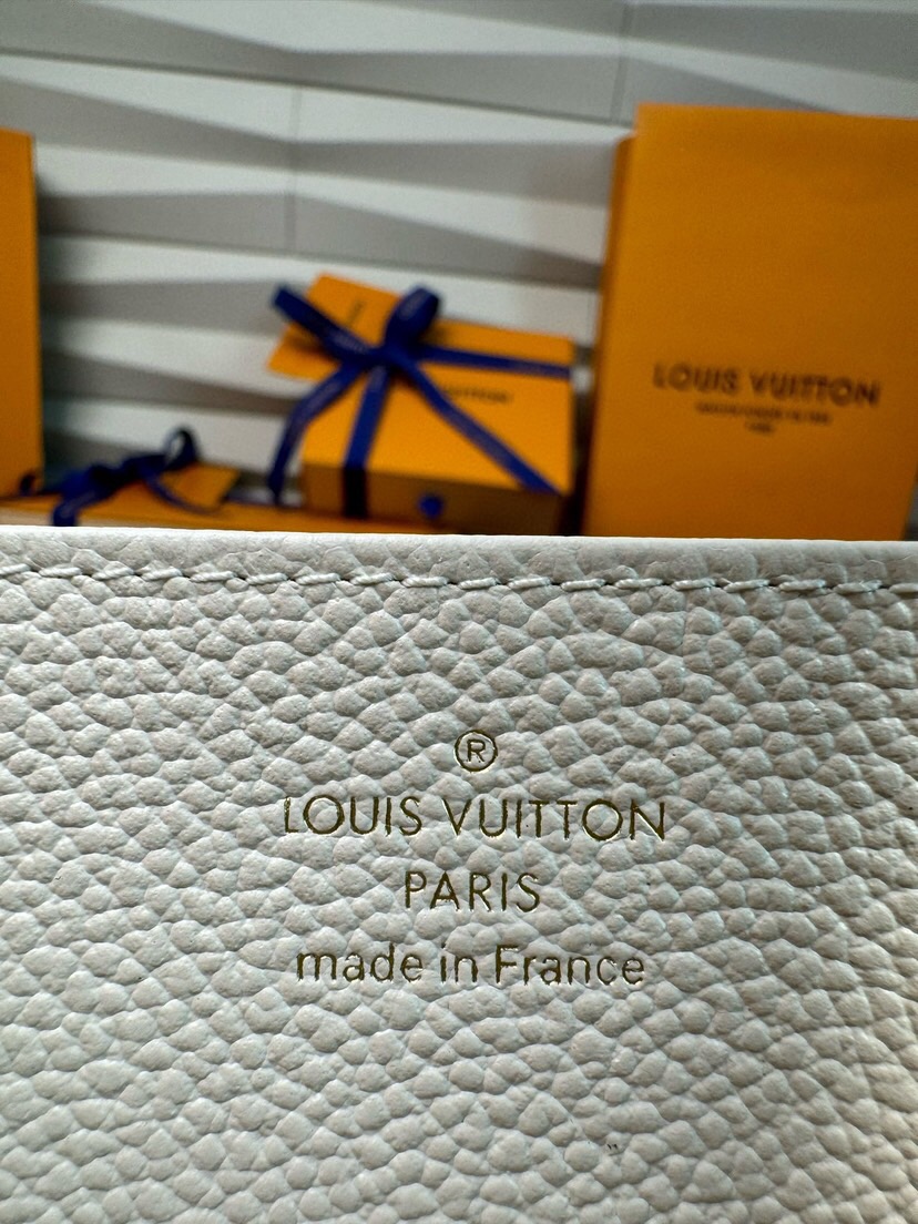 Louis Vuitton Monogram Sunrise Size 19.5*10.5*2.5cm