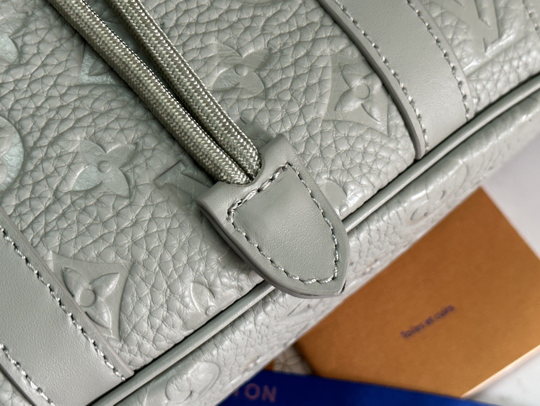 Louis Vuitton M23146 Eclipse Reverse Backpack Size 32*39*12cm