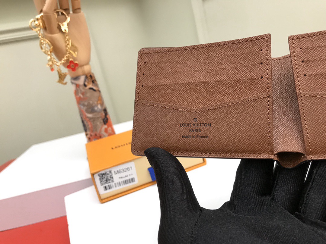 Louis Vuitton Men Wallet M63261 Size 11.9*9cm