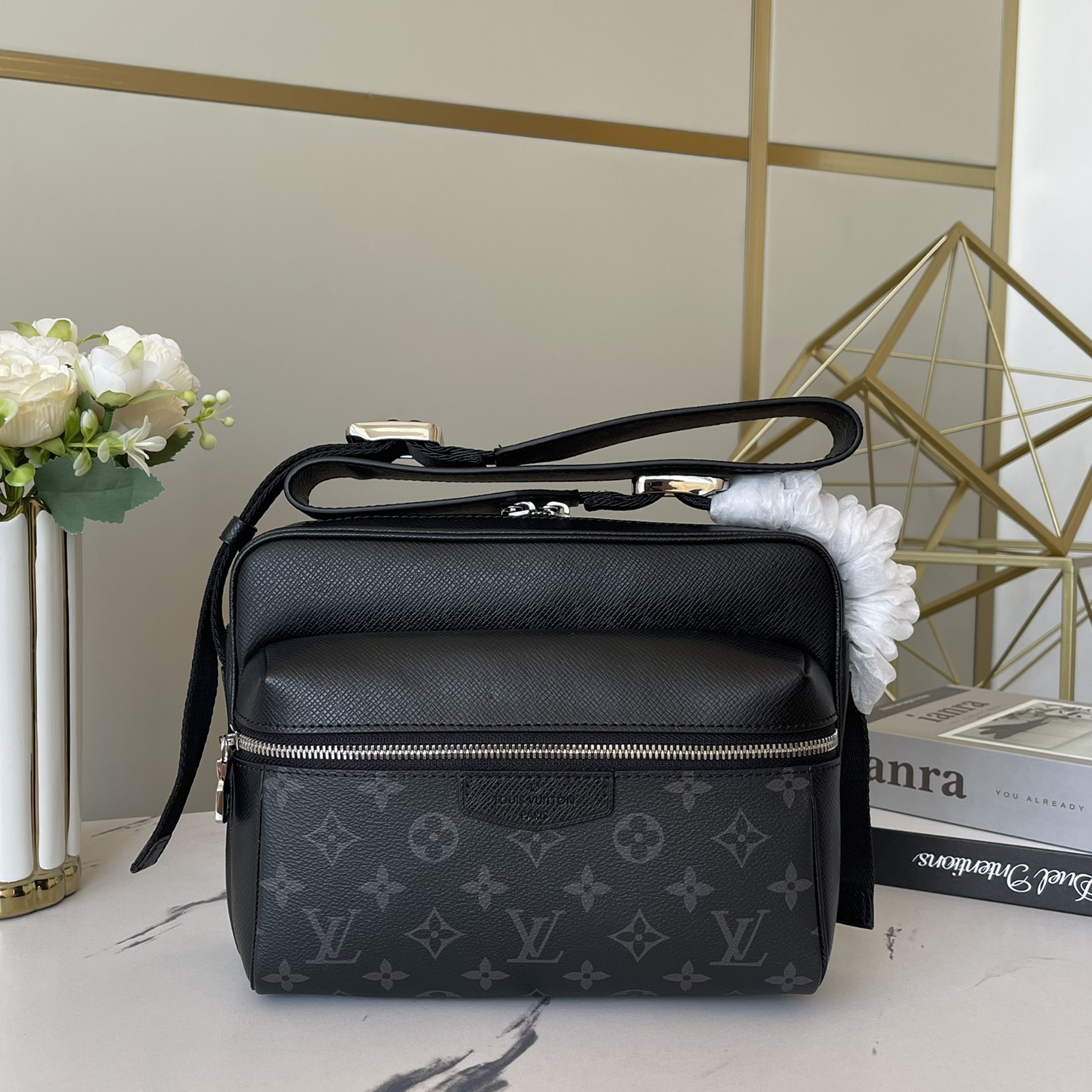 Louis Vuitton M30233 Outdoor Messenger Men Bags Size 29.5*20*10.5cm