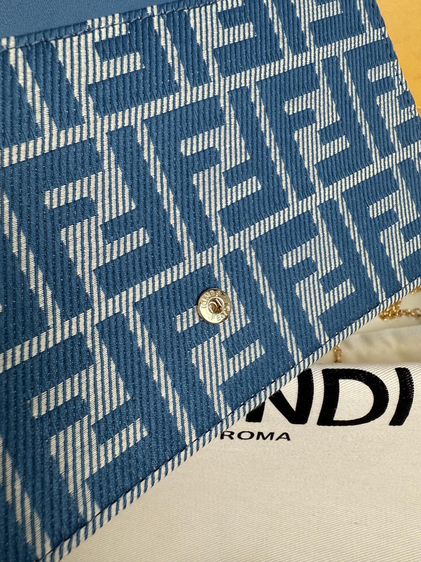 Fendi Shoulder Bags Size 21*11*5cm