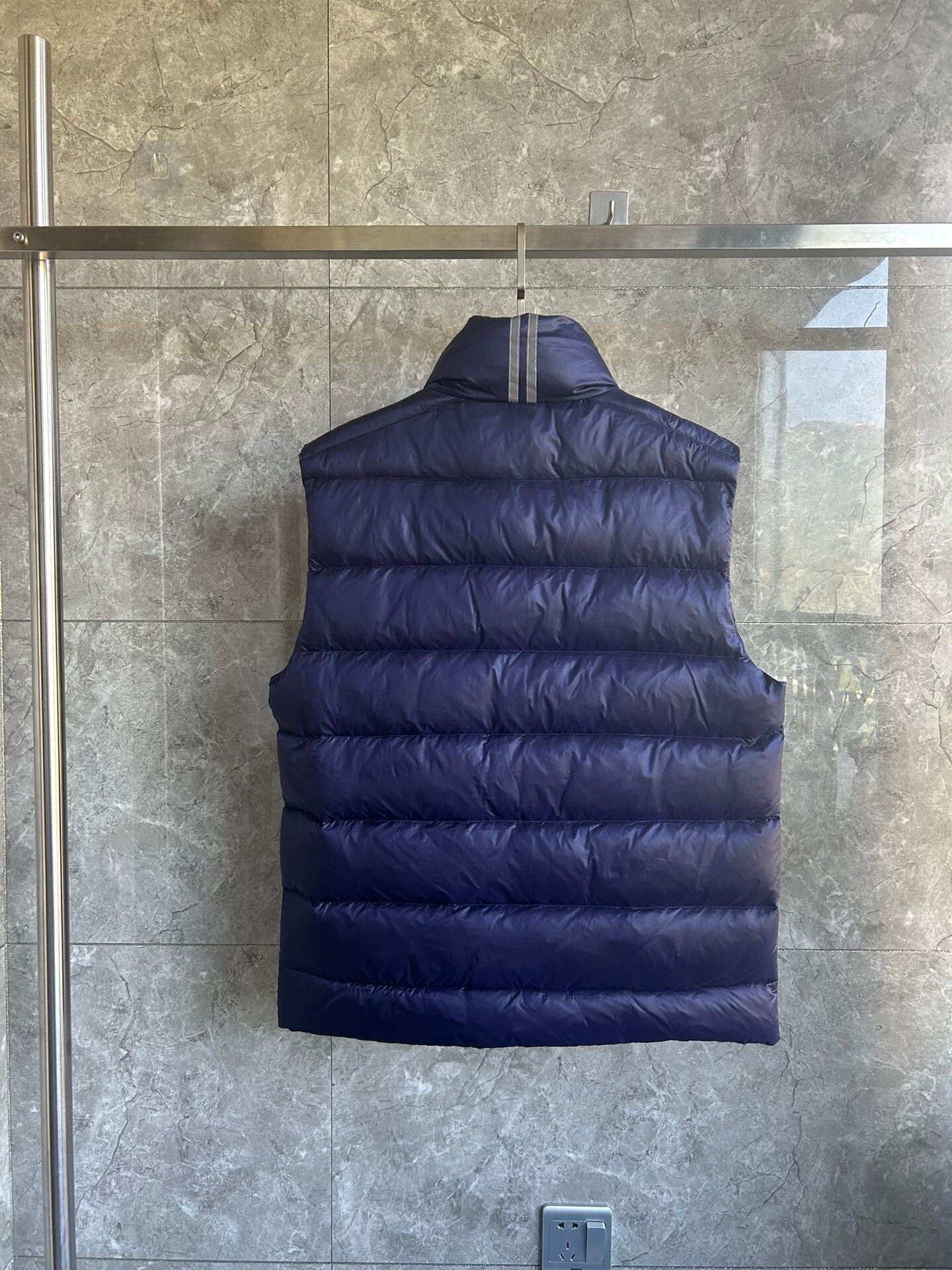 Canada Goose E2229 Crofton Vest-WD Men Winter Vest Size S-XXL