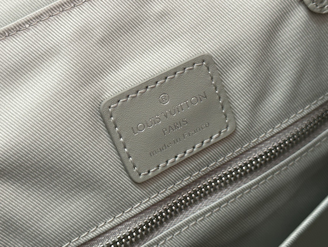 Louis Vuitton M23146 Eclipse Reverse Backpack Size 32*39*12cm