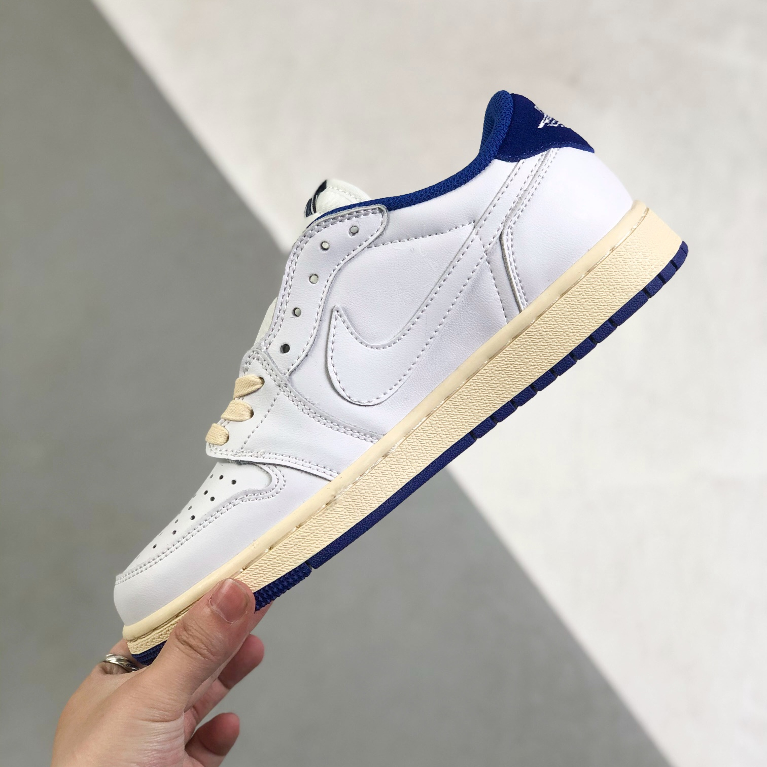 Nike Air Jordan 1 x Travis Scott Low Top Sneaker Shoes Gr. 36-46