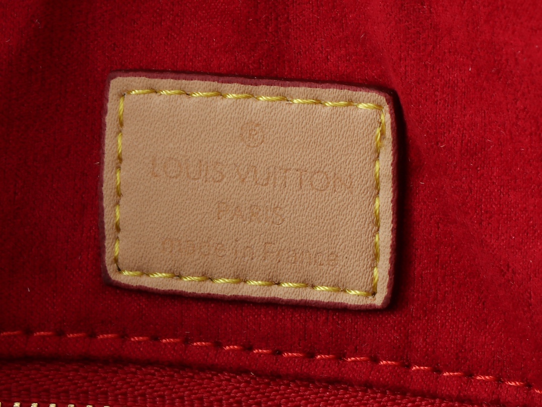 Louis Vuitton M12098 Slouchy Women Shoulder Bags 2-Size