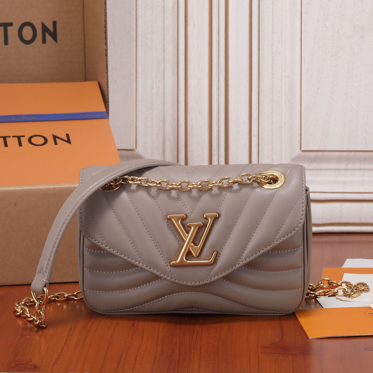 Louis Vuitton M20838 2022SS Women Shoulder Bags 21*12*9cm