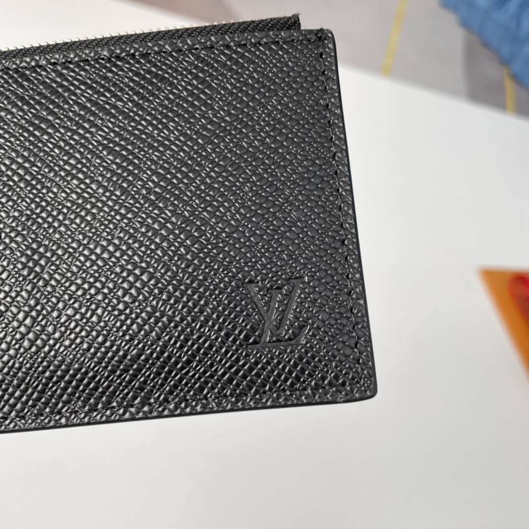 Louis Vuitton M64038 Card Holder Size 14*8cm