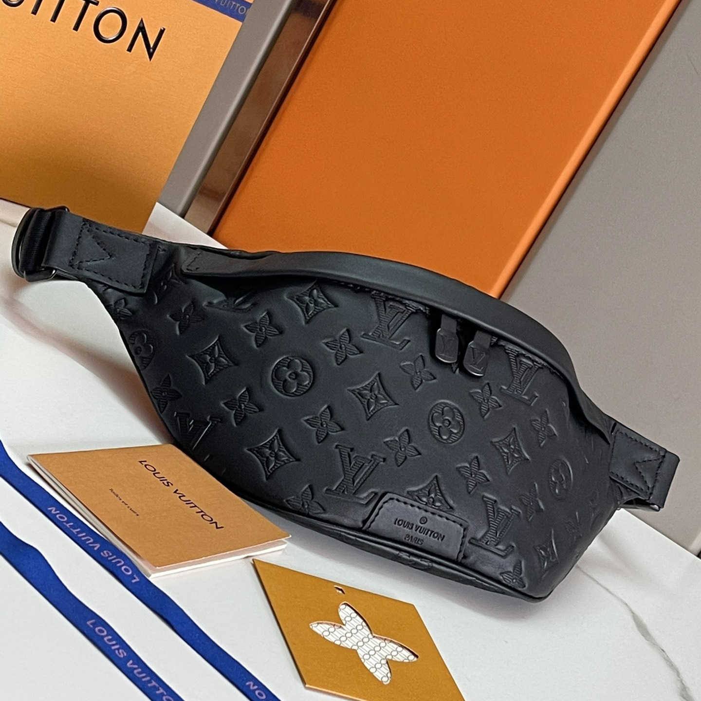 Louis Vuitton M46036 Discovery BumbagMen Bags Size 44*15*9cm