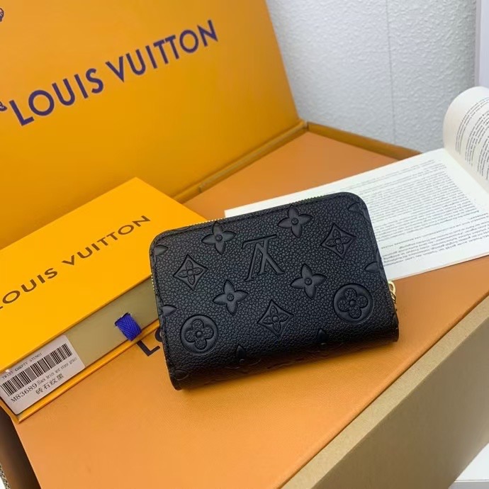 Louis Vuitton Women Card Holder M83689