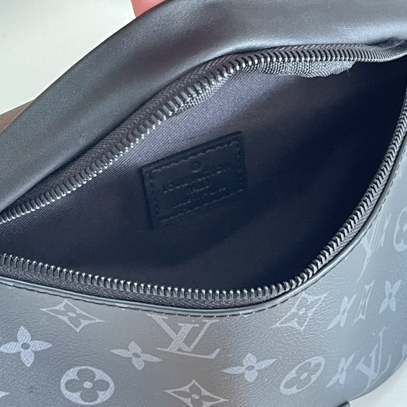 Louis Vuitton M46035 Discovery BumbagMen Bags Size 44*15*9cm