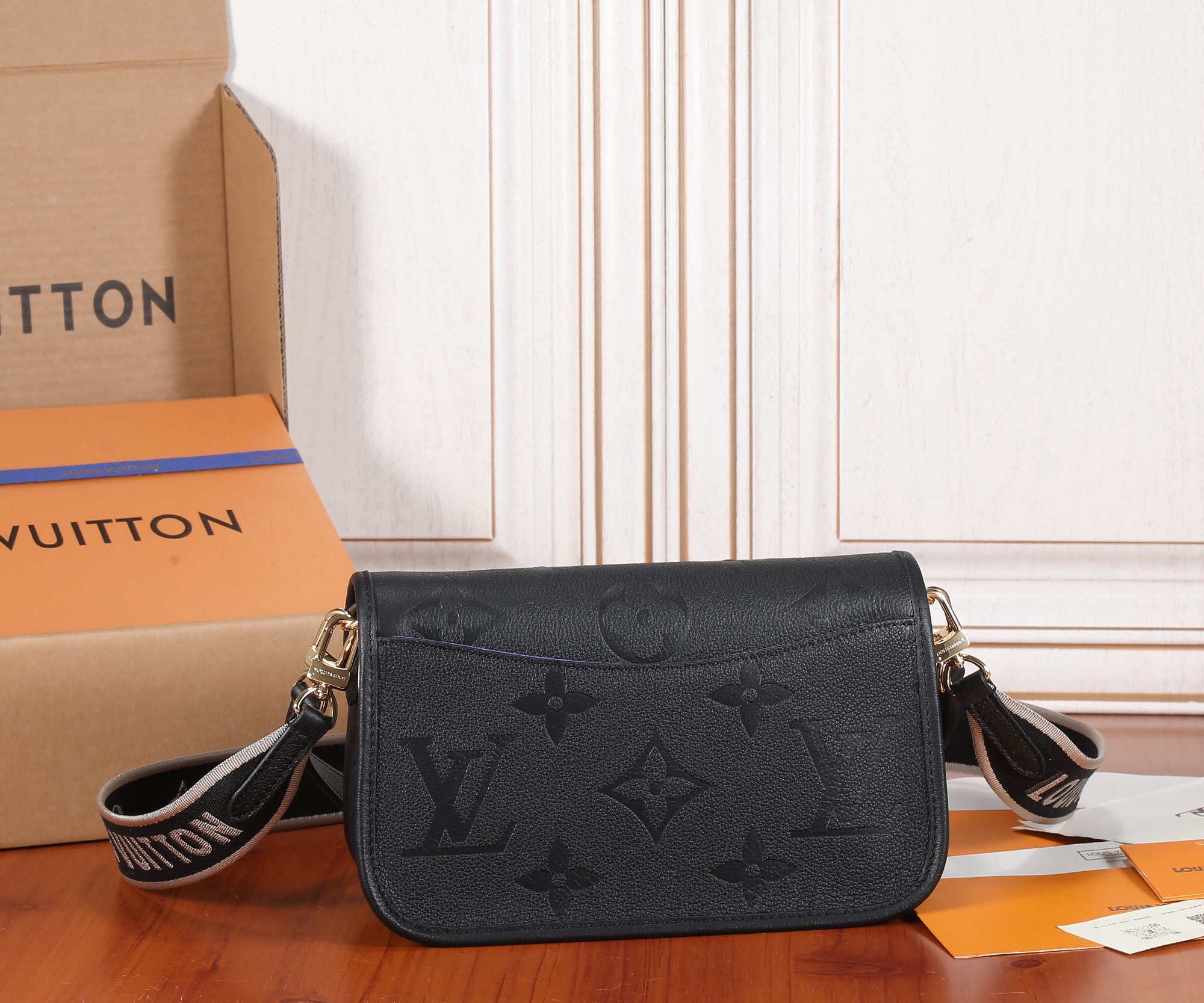 Louis Vuitton M46386 Diane Women Bags Size 24*15*9cm