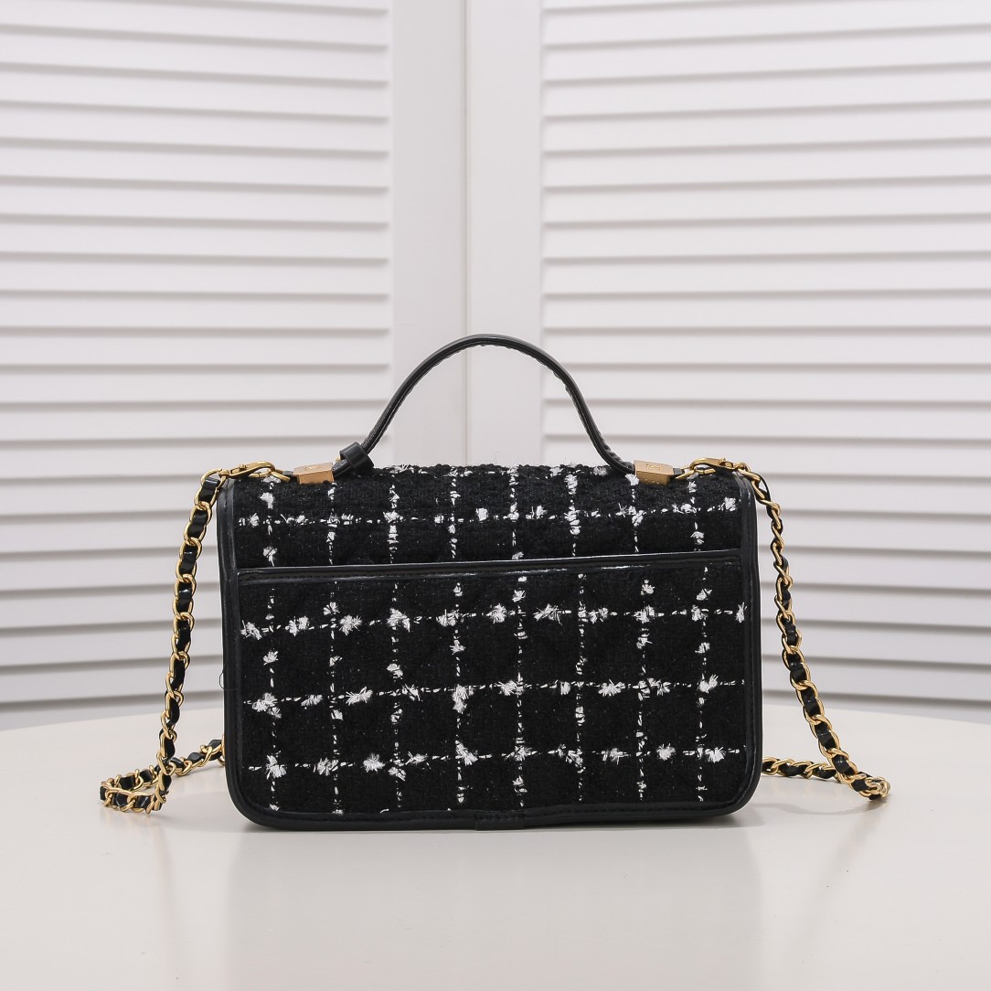 Chanel Chain Shoulder Bags Size 25*18*7cm Black White