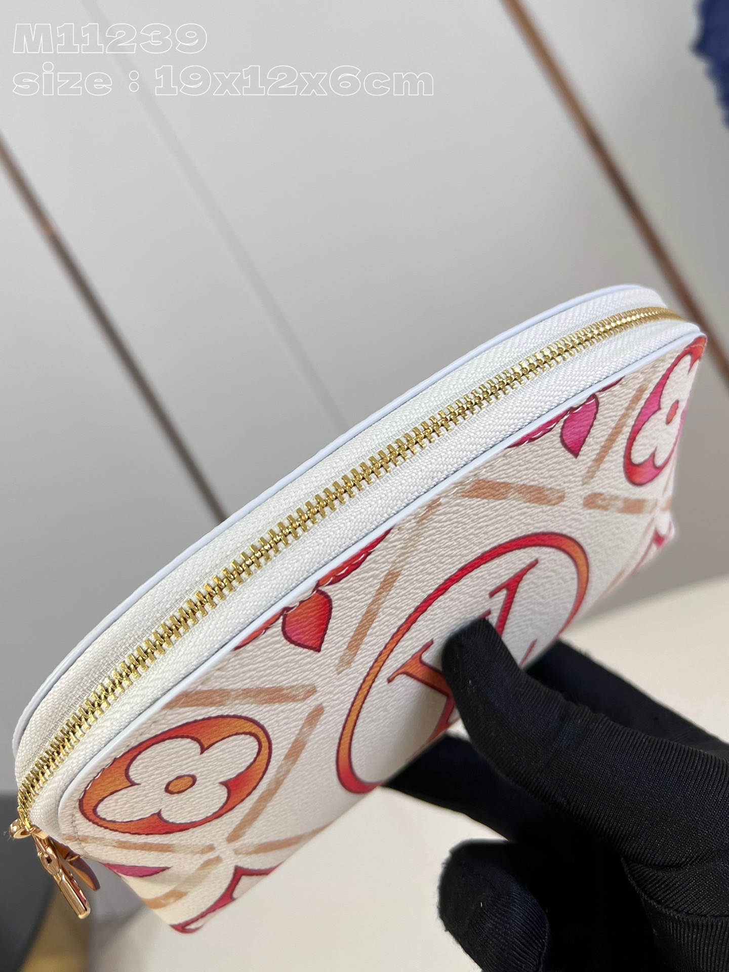 Louis Vuitton M11239 Pochette Cosmétique PM Size 19*12*6cm
