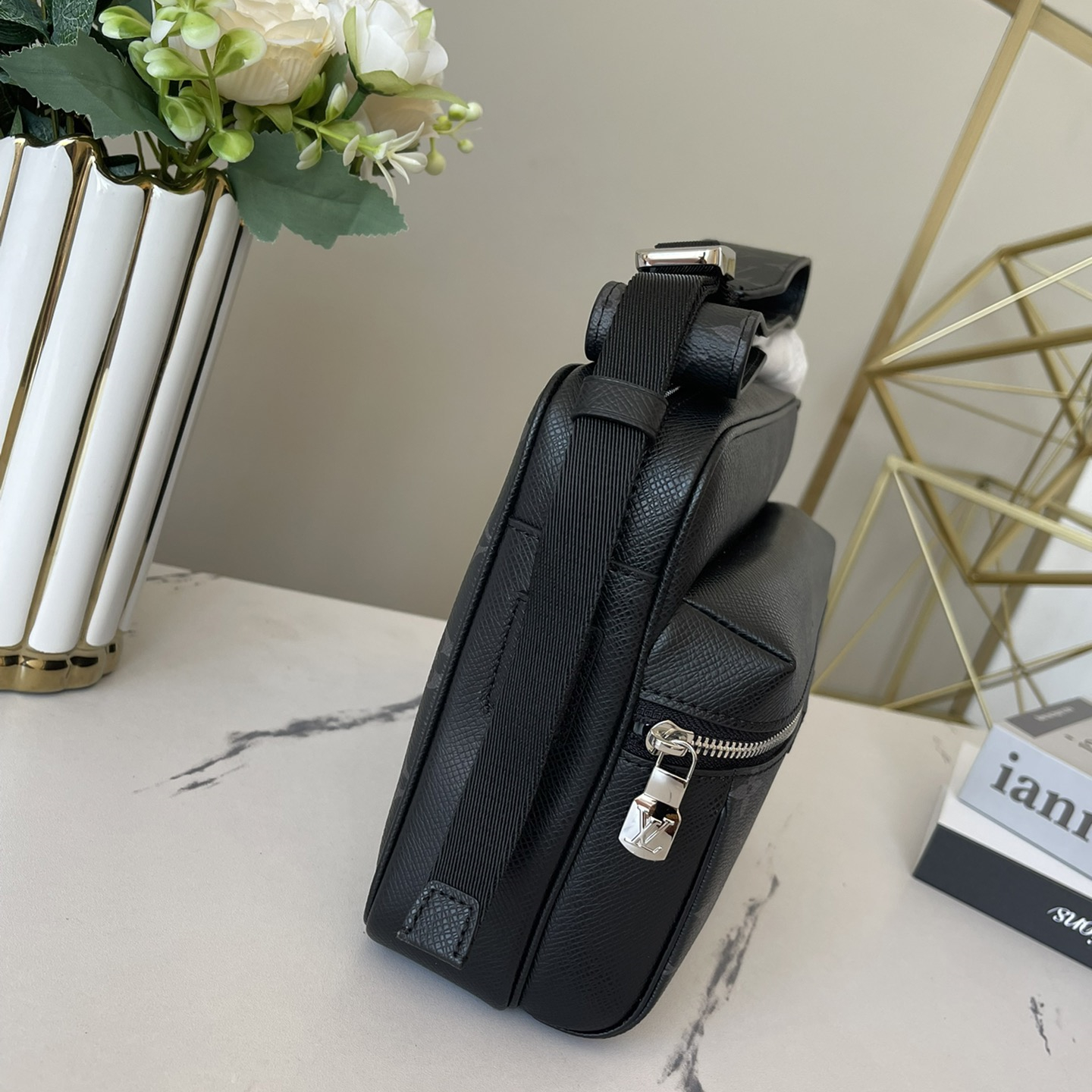 Louis Vuitton M30233 Outdoor Messenger Men Bags Size 29.5*20*10.5cm