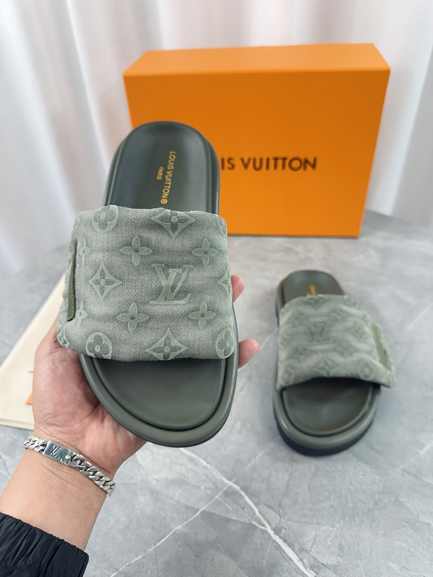Louis Vuitton 2024ss Pool Pillow Comfort Slippers Size 36-45