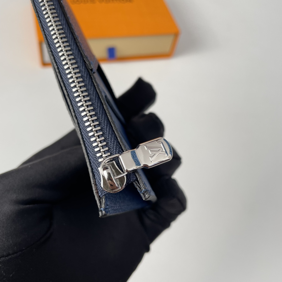 Louis Vuitton M64038 Card Holder Size 14*8cm