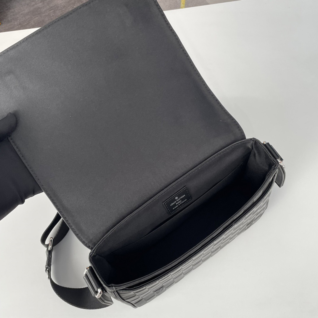 Louis Vuitton N42711 District Men Bags Size 26*20*7cm