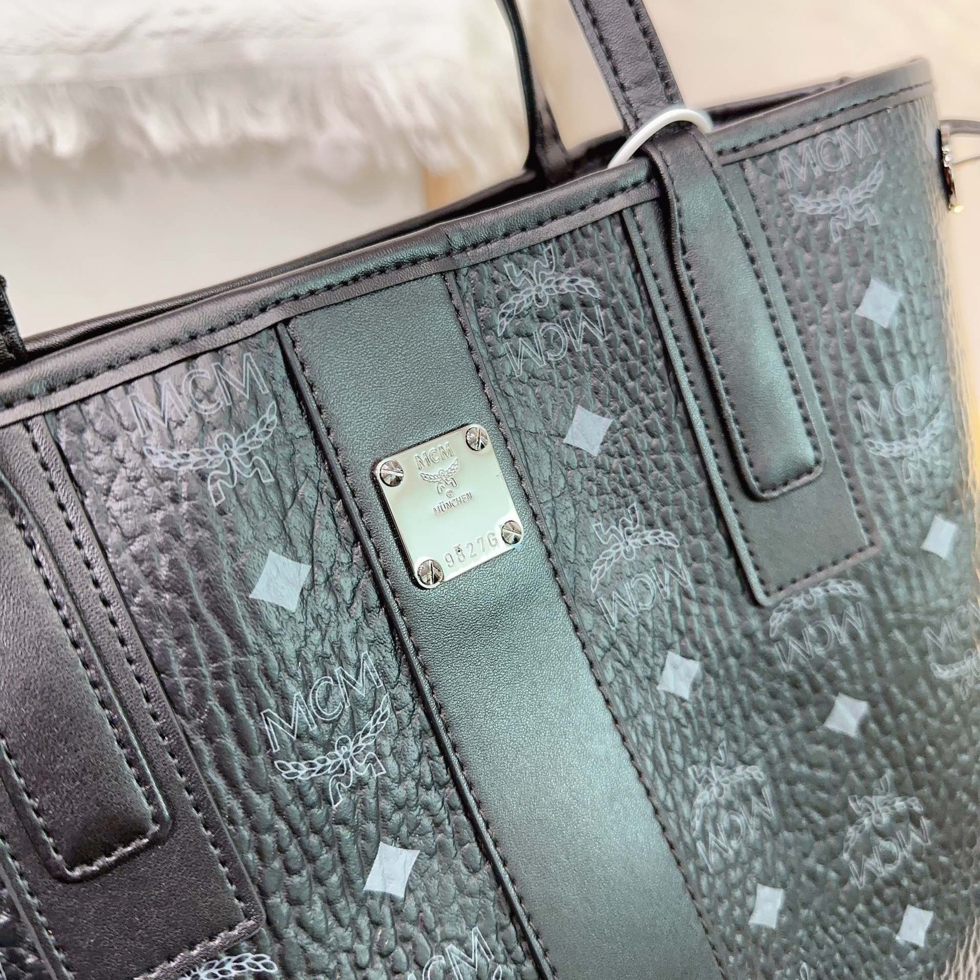 MCM Reversible Liz Shopper in Visetos Bags 37*31*25cm