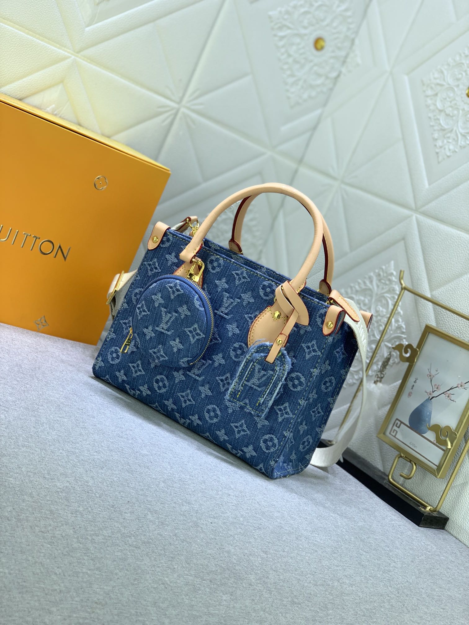 Louis Vuitton M46373 OnTheGo Monogram Reverse Giant Denim Cowboy Shoulder Bags Size 25*19*11.5cm