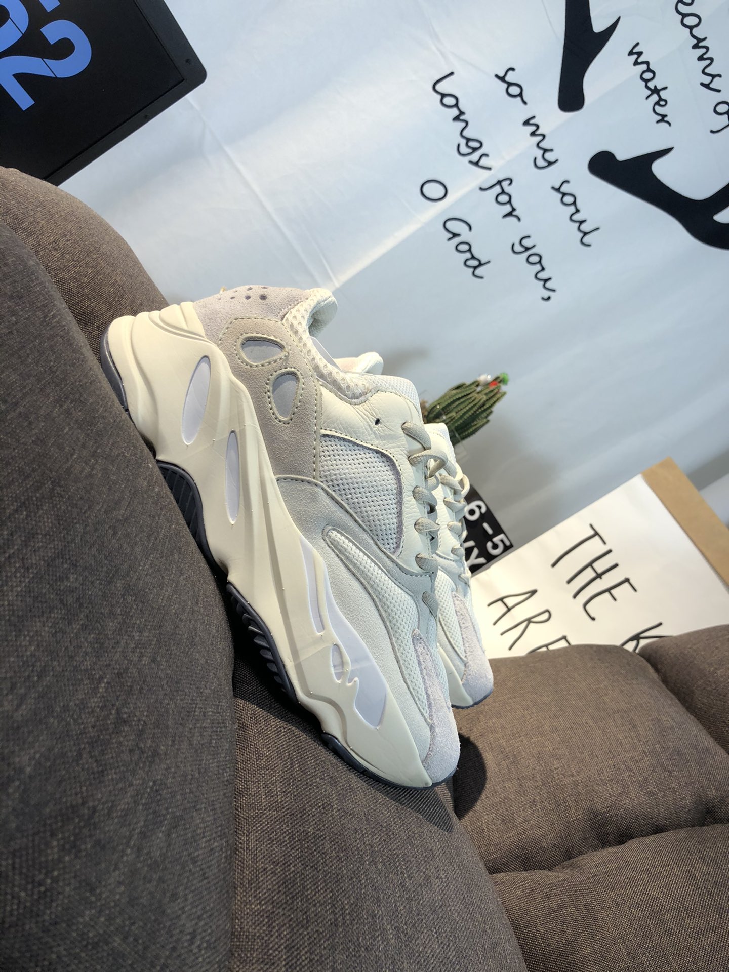 Yeezy 700 Boost Mens/Women's Sneakers Shoes 36 - 45