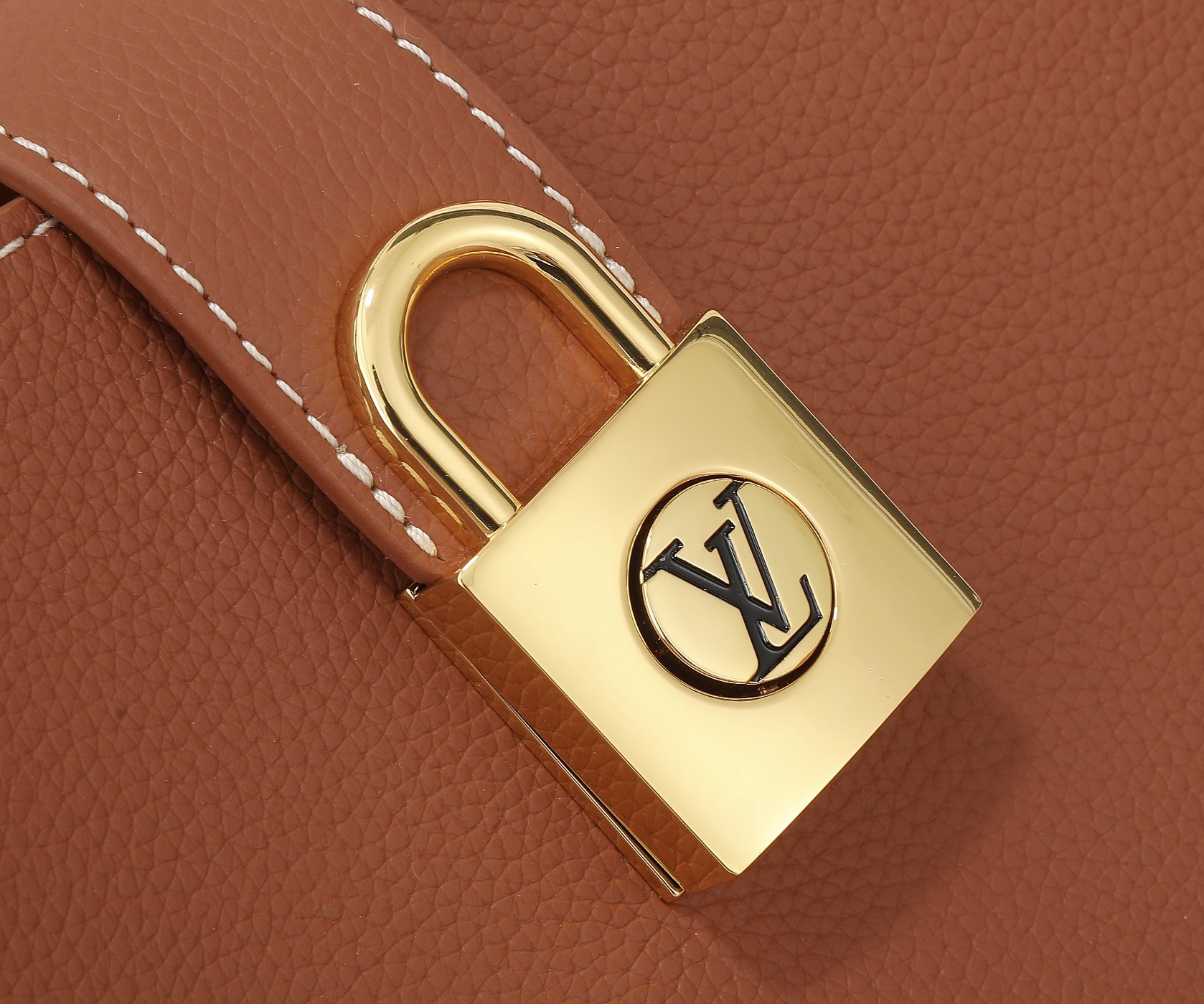 Louis Vuitton M24885 Low Key Shoulder Bag Size 26*18*7cm