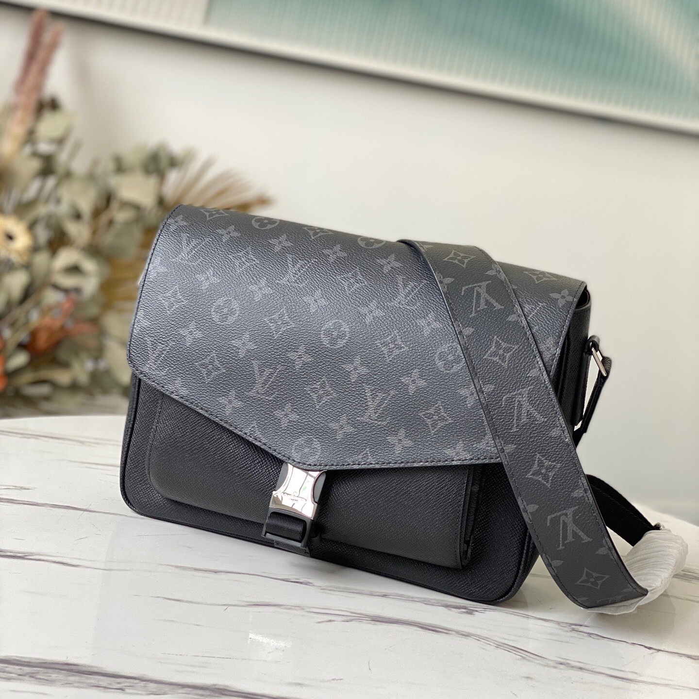 Louis Vuitton M30746 Taigarama Men Shoulder Bags Size 29*23*11.5cm