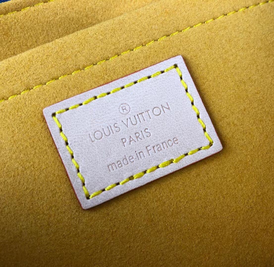 Louis Vuitton M95050 Women Shoulder Bag Size 26*15*9cm