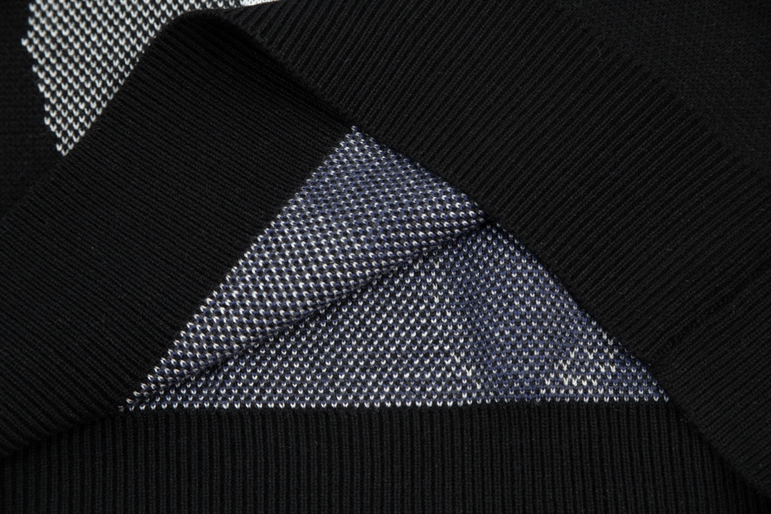 Fendi Unisex Sweatshirt Size S-XXL