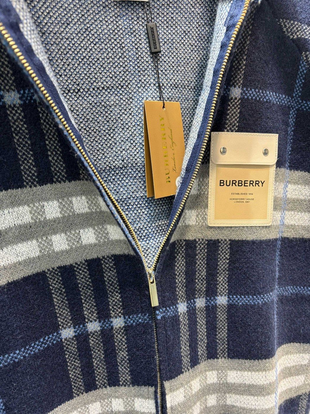 Burberry Unisex Jacket Size S-XL