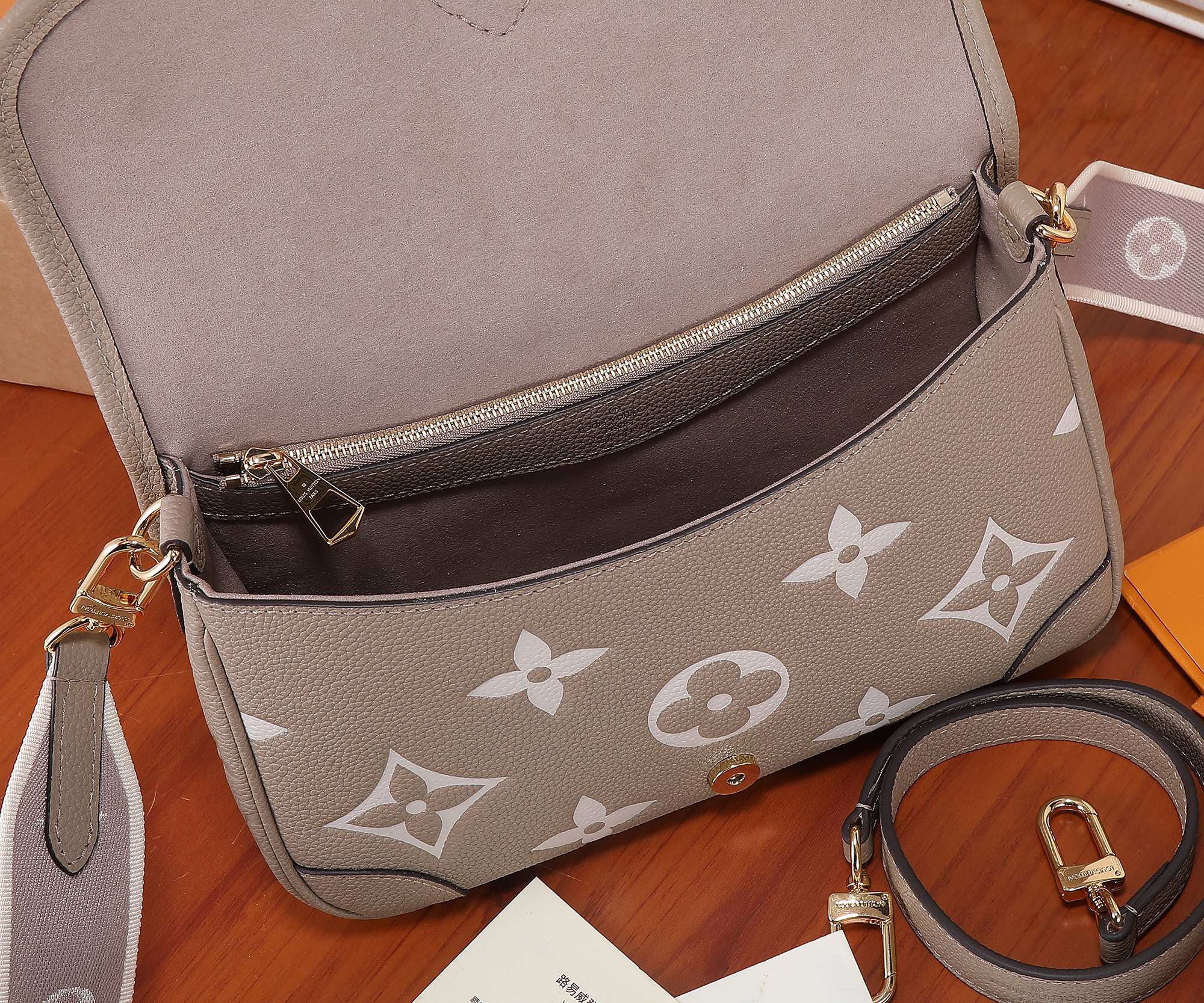 Louis Vuitton M46583 Diane Women Bags Size 23*16*8.5cm